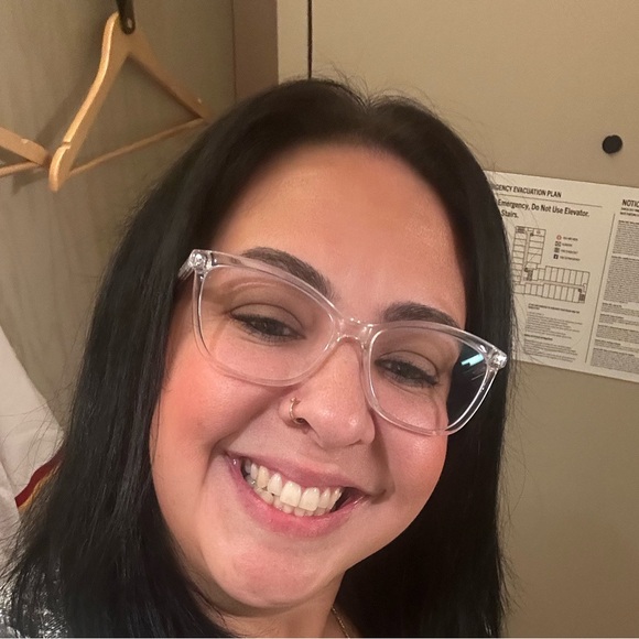 Meet your Posher, Hollie - Picture 2 of 2